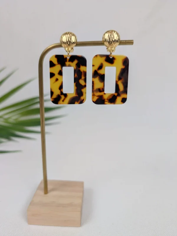 Boucles d'oreilles rectangulaires écailles à clip - Nicole – Image 3