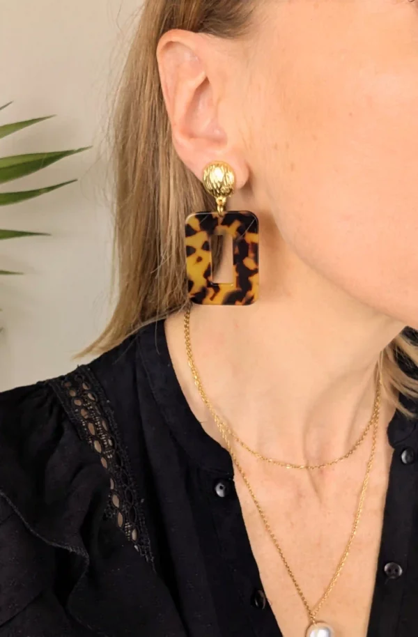 Boucles d'oreilles rectangulaires écailles à clip - Nicole – Image 4