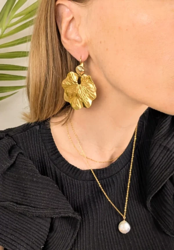 Boucles d'oreilles dorées avec feuilles - Simone – Image 4