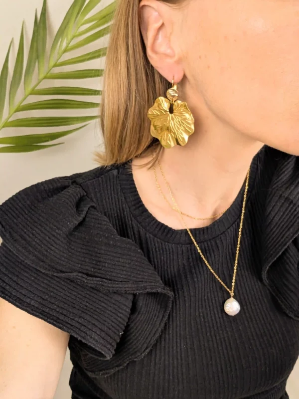 Boucles d'oreilles dorées avec feuilles - Simone – Image 2