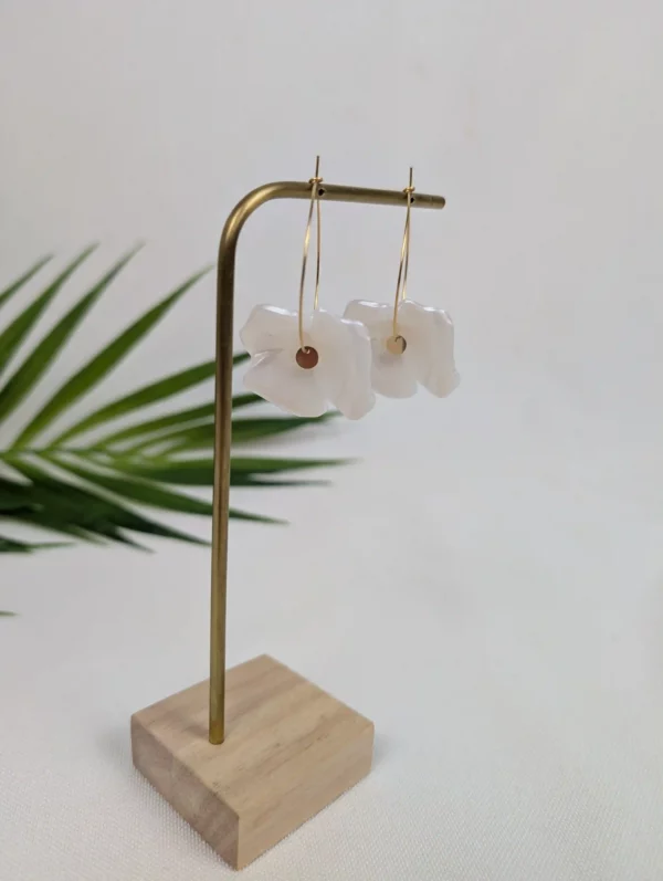 Boucles d'oreilles créoles à fleurs - Eva – Image 3